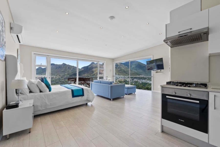 8 Bedroom Property for Sale in Mount Rhodes Western Cape